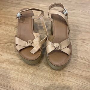 Universal Thread Tan Knot Platform Sandals